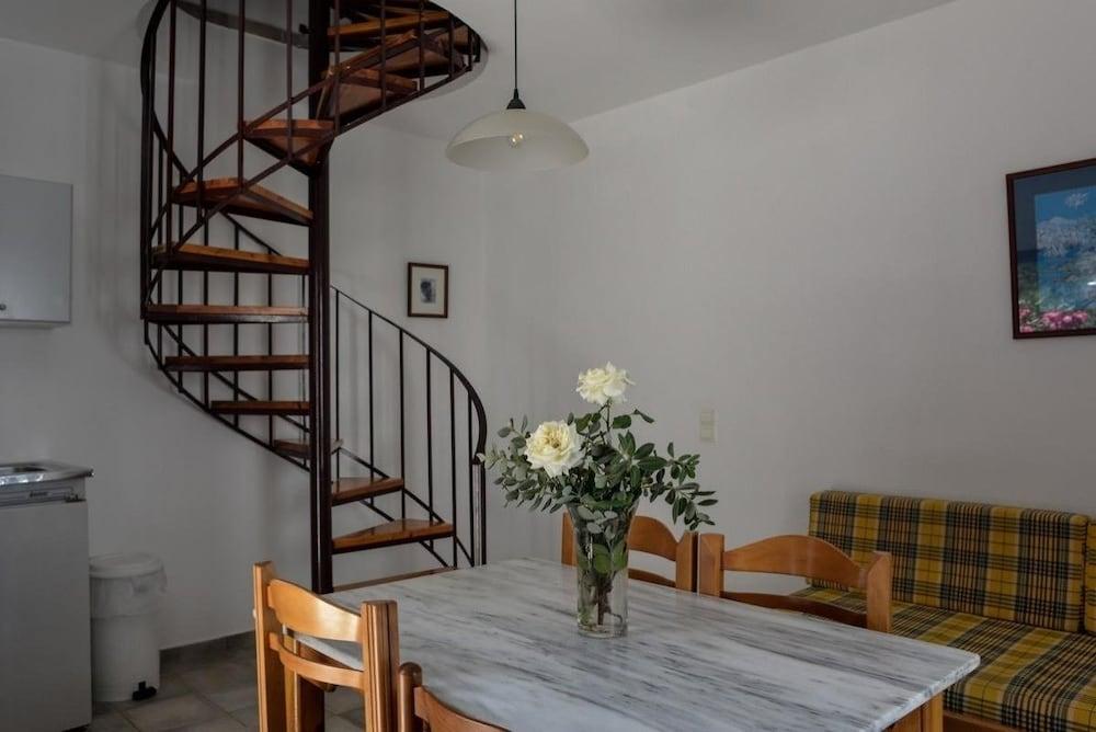 Eva Suites & Apartments Agia Marina  Ngoại thất bức ảnh