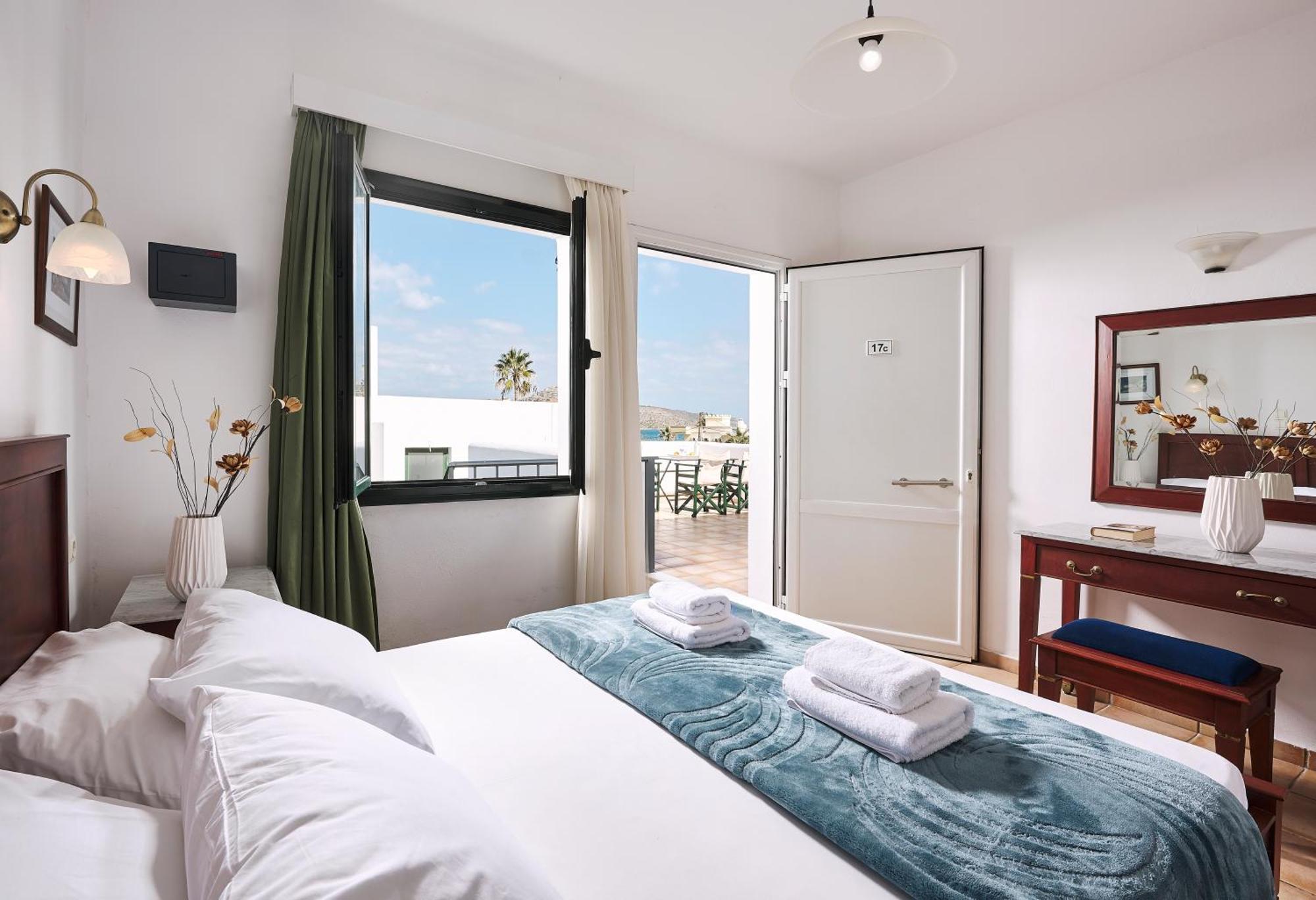 Eva Suites & Apartments Agia Marina  Ngoại thất bức ảnh